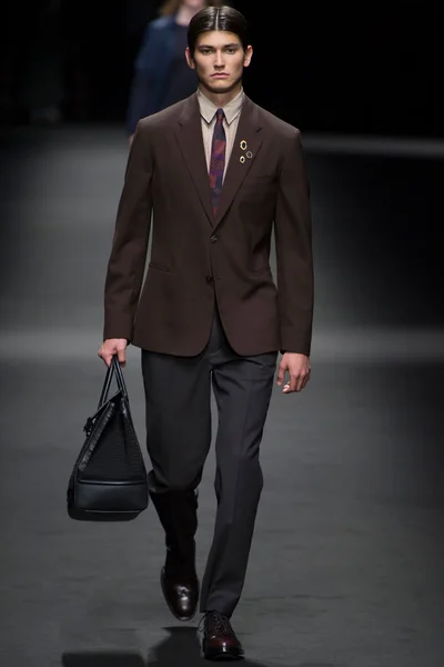 Look 7